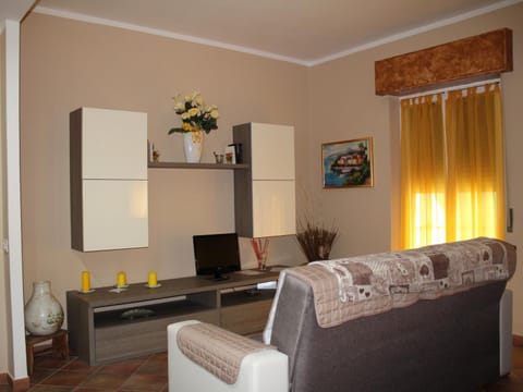 Communal lounge/ TV room, Living room