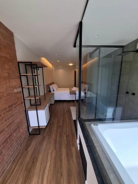 Bed, Hot Tub, Photo of the whole room, locker