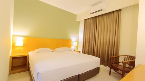 Bed, Photo of the whole room, Bedroom, air conditioner