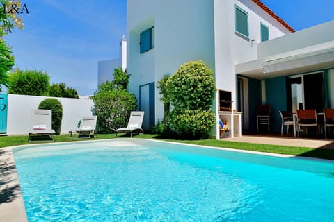 BBQ facilities, Garden, Garden, Garden view, Garden view, Swimming pool, sunbed, towels