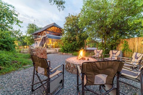 Property building, Patio, Restaurant/places to eat, View (from property/room), Balcony/Terrace, Area and facilities