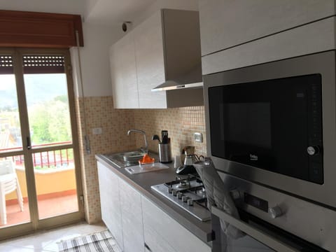 Kitchen or kitchenette, Communal kitchen