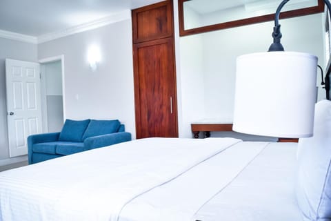 Bed, Seating area, Bedroom, wardrobe