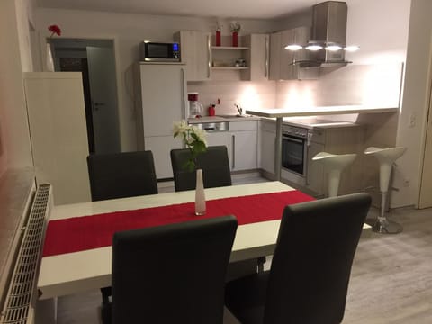 Photo of the whole room, Decorative detail