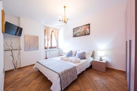 Bed, TV and multimedia, Photo of the whole room, Bedroom, furniture, wardrobe