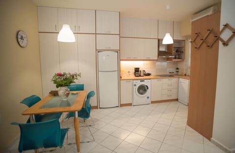 Kitchen or kitchenette, Dining area, dishwasher, oven, stove
