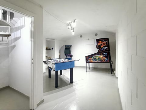 Communal lounge/ TV room, Game Room, TV and multimedia