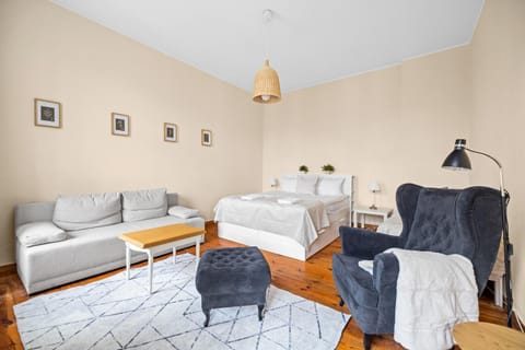 Bed, Photo of the whole room, Seating area, Bedroom