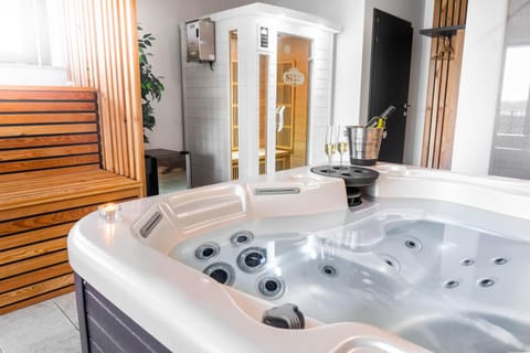 Sauna, Spa and wellness centre/facilities, Bath