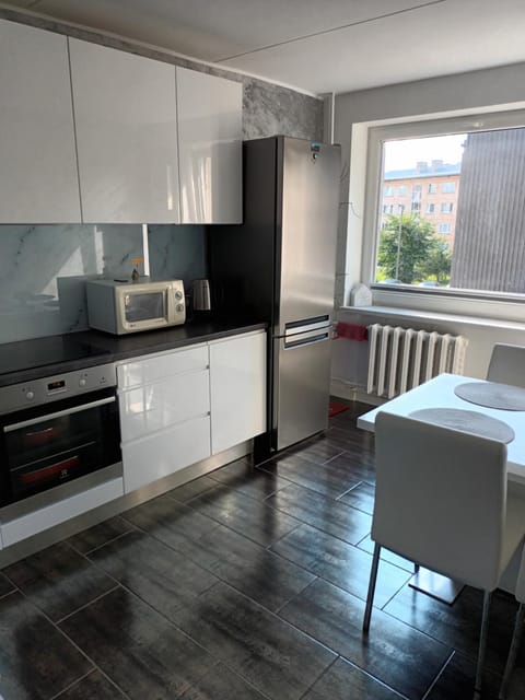 Kitchen or kitchenette, Dining area, minibar, pet friendly, stove, toaster