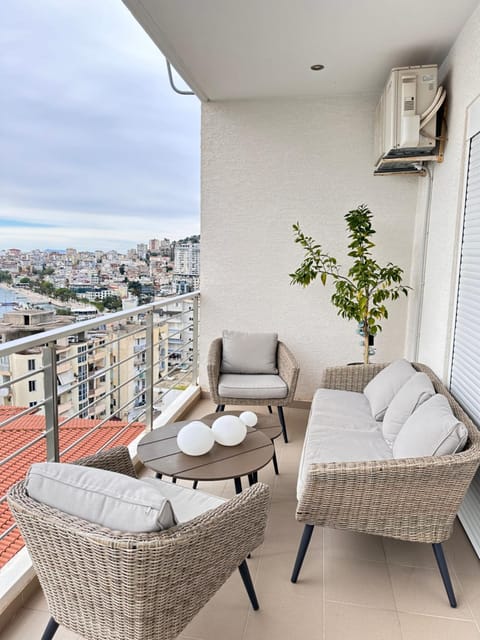 Balcony/Terrace, Seating area, City view