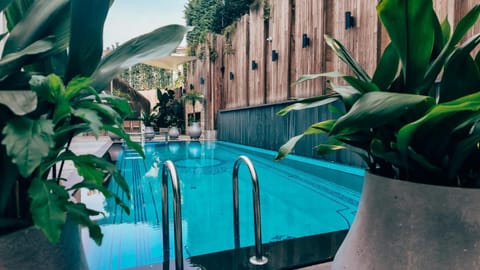 Pool view, Swimming pool, towels
