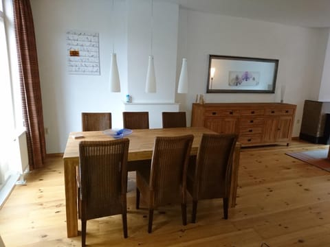 Food and drinks, Dining area