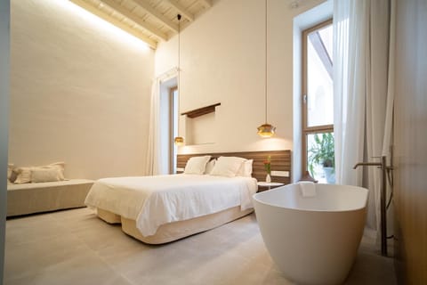 Bed, Bedroom, Bath