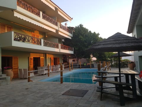 Swimming pool