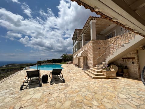 Property building, Patio, Day, Natural landscape, View (from property/room), Balcony/Terrace, Mountain view, Pool view, Swimming pool, sunbed