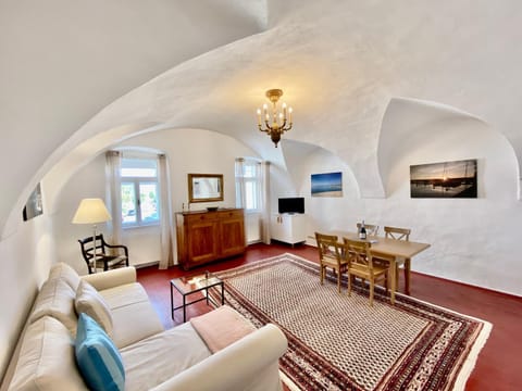 Living room, Photo of the whole room, Seating area, Dining area