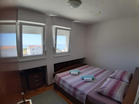 Photo of the whole room, Bedroom, Sea view