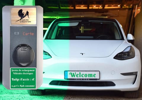 La Maison Des Invites Bed and Breakfast in Pernes-les-Fontaines