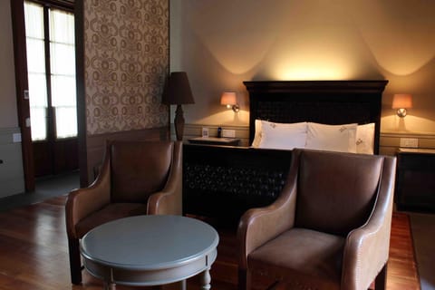 Bed, Photo of the whole room, Seating area, Bedroom