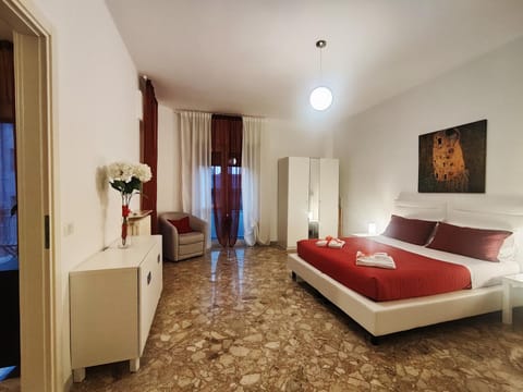 Bed, Bedroom, towels, wardrobe