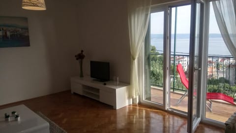 Communal lounge/ TV room, Living room, Sea view