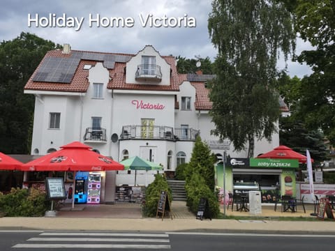 Property building, Restaurant/places to eat