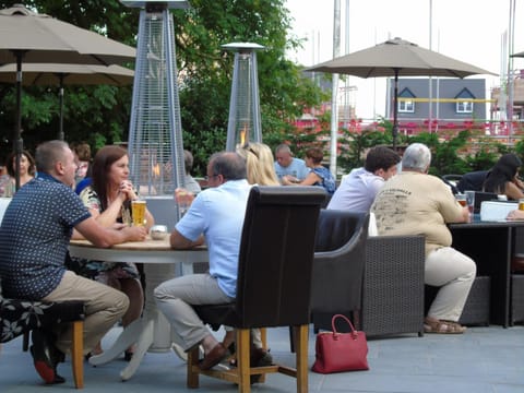 Patio, Restaurant/places to eat