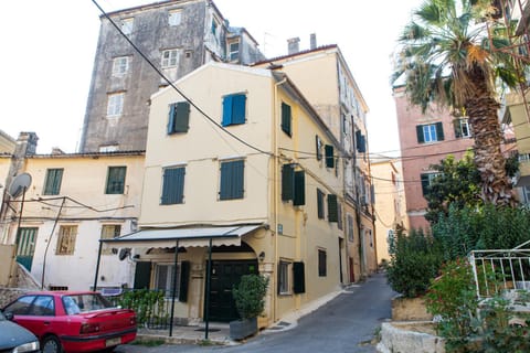 Property building, Neighbourhood