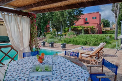 Patio, Swimming pool, Swimming pool