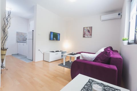 Living room, Photo of the whole room, Seating area