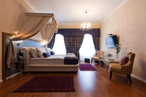 Bed, Photo of the whole room