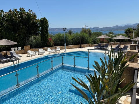Day, Natural landscape, Mountain view, Pool view, Swimming pool, sunbed