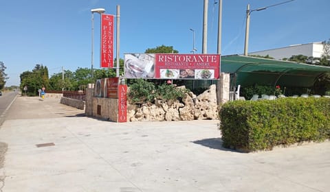 Property building, Restaurant/places to eat, Breakfast