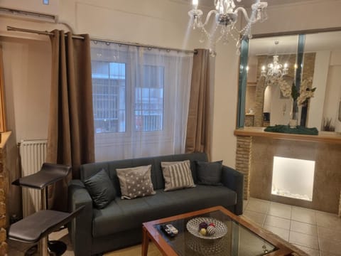 JOHN BEAUTY 50m2, METRO and ACROPOLIS 5' Apartment in Athens