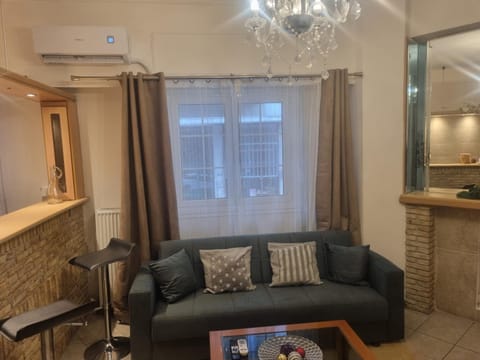 JOHN BEAUTY 50m2, METRO and ACROPOLIS 5' Apartment in Athens