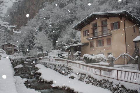 Facade/entrance, Winter
