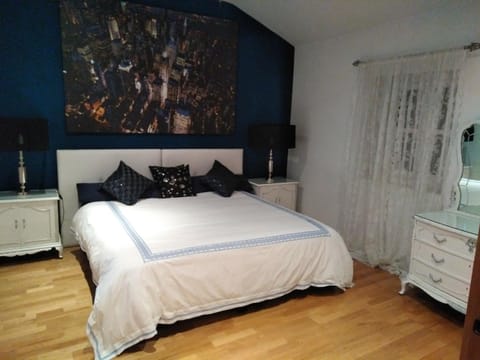Bed, Photo of the whole room