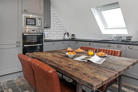 Paddock View Apartment in Winchester