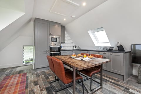 Paddock View Apartment in Winchester