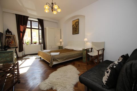 Summer, TV and multimedia, Decorative detail, Bedroom