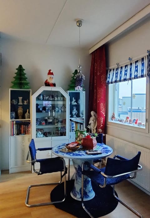 Day, Winter, Food and drinks, Dining area, Seasons