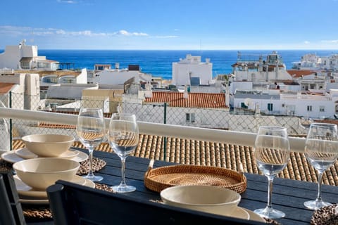 Day, View (from property/room), Balcony/Terrace, Dining area, City view, Sea view, Lunch
