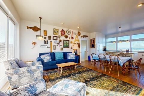 Gorgeous Waterfront home with easy Beach Access House in Mendocino County