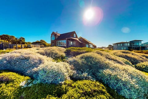 Gorgeous Waterfront home with easy Beach Access House in Mendocino County