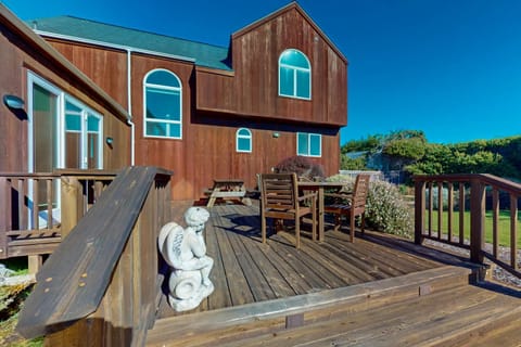 Gorgeous Waterfront home with easy Beach Access House in Mendocino County