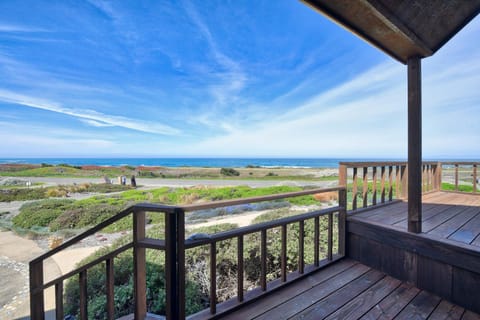 Gorgeous Waterfront home with easy Beach Access House in Mendocino County