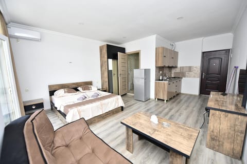 Bathroom, Coffee/tea facilities, Balcony/Terrace, Kitchen or kitchenette, Living room, Seating area, Dining area, Bedroom, cot