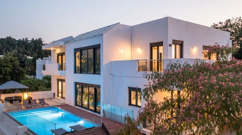 Property building, Garden view, Swimming pool