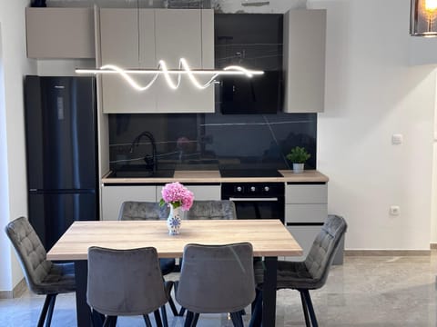 Dining area, kitchen